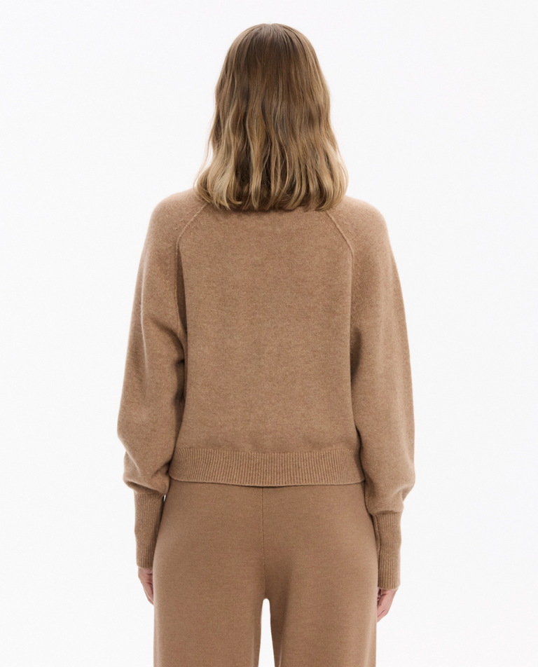 Kamelowy sweter z kaszmiru - Image #4