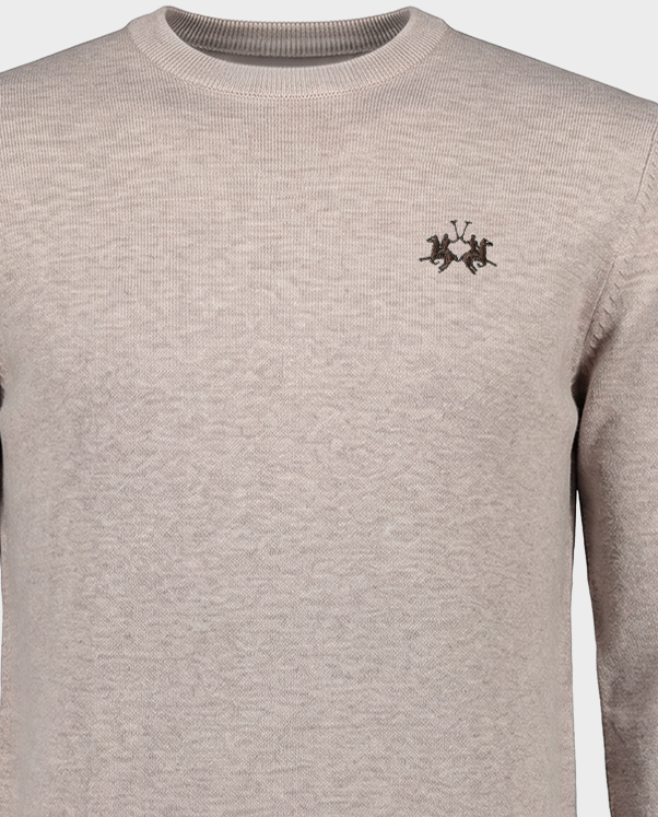 Beżowy sweter z haftowanym logo