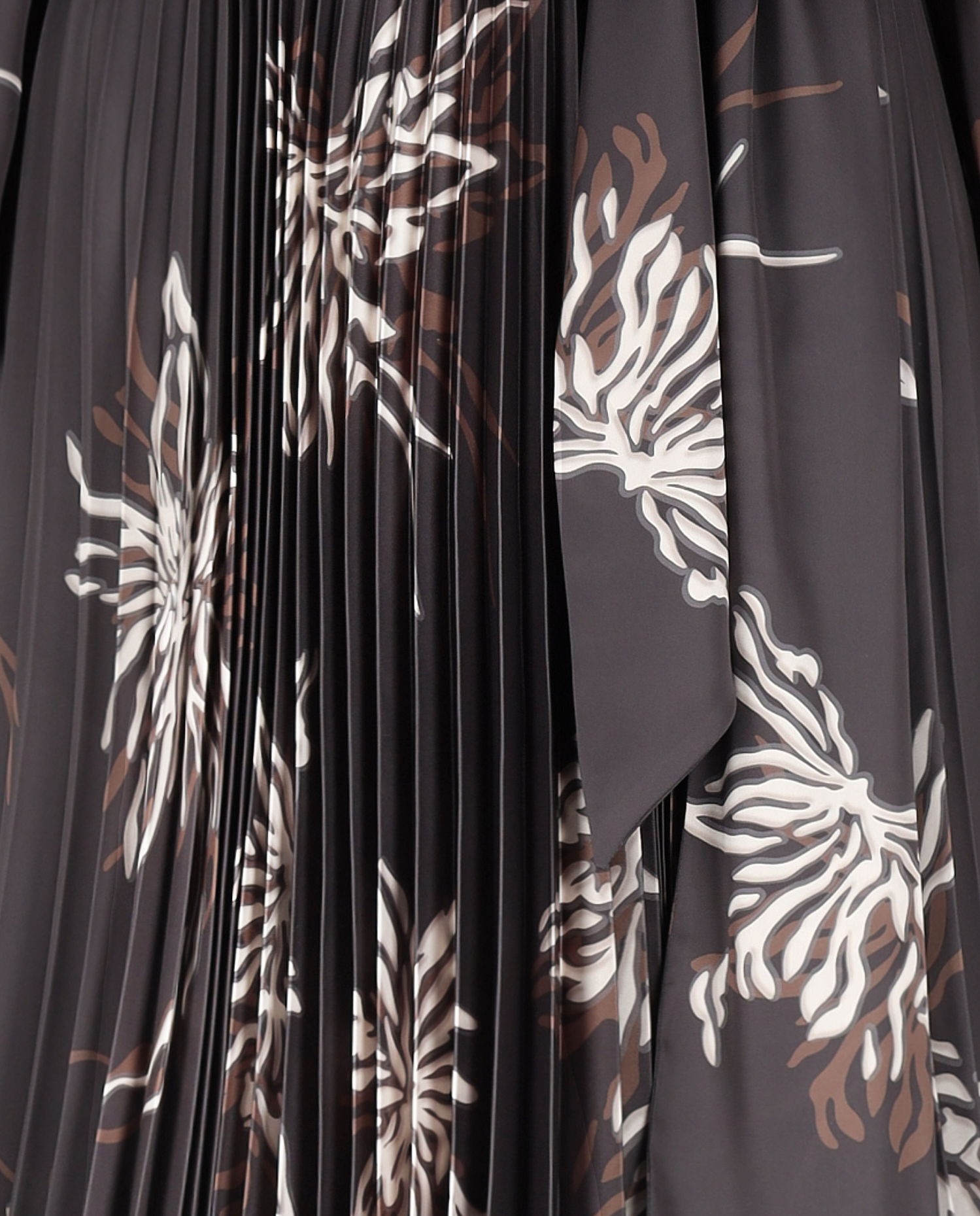 Plisowana maxi sukienka z printem Venetta - Image #5