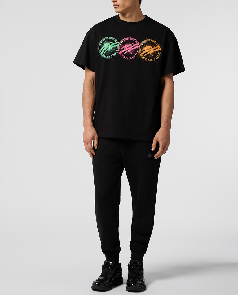 Czarny t-shirt z kolorowym nadrukiem - Image #2
